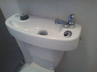Lave-mains adaptable directement sur WC, WiCi Concept - Madame D (84) - 2 sur 2